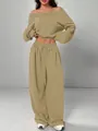 Détail de l'ensemble haut court à épaules dénudées et pantalon large couleur kaki - Kaki