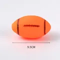 Kleines oranges Haustier-Football-Spielzeug mit Quietscher, 9,5 cm bissfester Gummiball - Rugbyball