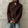 Elegante bruine damesblazer met kanten kraag en een slanke, getailleerde pasvorm - S / Tops / Bruin