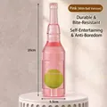 Jouet couineur rose pour chien en forme de bouteille de vin avec balle de tennis, 20 cm - Petite Taille avec Balle de Tennis / Rose rouge