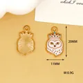 Detailed macro view of small owl-shaped alloy pendant with 20x11mm dimensions for DIY - Owl Head