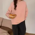 Pull en maille rose oversize à col rond pour femme avec une coupe ample et confortable - Taille unique / Hauts / Rose