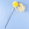 Giocattolo interattivo per gatti con pompon giallo, piume e campanellino, 33cm - Stile Nappa Gialla
