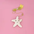 Juguete colgante para gatos con estrella de peluche, cuerda elástica y cascabel - Estilo Estrella