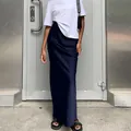 Jupe longue élégante en satin bleu marine à taille haute avec silhouette sirène chic. - S / Bas / Bleu marine
