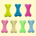 Giocattoli da masticare per cani in TPR a forma di osso in vari colori molto vivaci. - Osso con Impronta di Zampa TPR / 10cm / Colorato