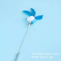 Bacchetta interattiva per gatti con piume blu, palline e campanello, asta in filo 40cm - Pallina di filato blu