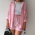 Stilvolles rosafarbenes zweiteiliges Set aus Hemd und Shorts für Damen mit Leinentextur - Rosa