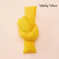 Cojín de peluche anudado amarillo para gatos con hierba gatera y papel crujiente integrado - Amarillo