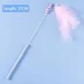 Bacchetta per gatti con piume rosa, perline e campanello, lunghezza 37 cm - Stile Piuma Rosa Lunga