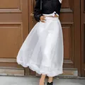 Elegante falda de malla blanca estilo francés con un sofisticado diseño de dobladillo globo - S / Bottoms / Blanco