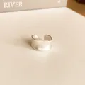Matter silberner Wellenring, offene Manschette mit breitem minimalistischem Design. - Breiter Doppelschicht-Wellen-Stil (9)