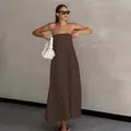 Elegantes trägerloses Maxikleid aus Baumwollleinen in Khaki für den Sommerurlaub - S / Kleider / Braun