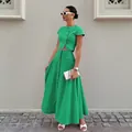 Elegante conjunto verde de dos piezas estilo francés con top y falda larga evasé. - S / Top Y Pantalón / Verde