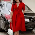 Detail view of red short-sleeve dress with suit collar and an elegant waist tie - S / Red