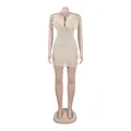 Elegante mini vestido ajustado con lujosas plumas de avestruz, perlas y pedrería de cristal - S / Vestidos / Albaricoque