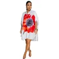Detail van elegant wit overhemd met bloemenprint en een stijlvolle asymmetrische zoom - S / Tops / Rood