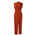 Eleganter ärmelloser rostorangener Jumpsuit mit Anzugkragen und dekorativer Goldkette - S / Braun