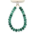 Gedetailleerd overzicht van de groene gemarmerde hars kralen telefoonketting met goudkleurige spacers - Groene Marmer Stijl / Smaragd