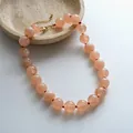 Collier de perles en acrylique pêche ajustable avec accents rouges, style minimaliste. - Rose Pêche