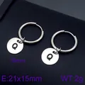 Minimalist silver stainless steel hoop earrings with round letter Q pendant charms - Initial Q Disc Style (KE96670-Z) / Silver