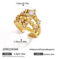 Dettaglio dell'anello in acciaio inossidabile placcato oro 18k con stelle in zircone - Stile Stella Multistrato (JDR0104344) / Oro
