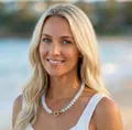 Female model wearing a natural stone abacus bead necklace with gold clasp closure. - Knot Necklace / One Size / 43cm / Green