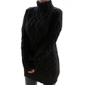 Vista detallada de vestido de punto trenzado negro con cuello alto para mujer - Negro