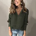 Casual bosgroene oversized trui met kanten V-hals en knopen op de manchetten voor dames - Legergroen