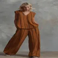 Minimalistische terracotta verticaal gestreepte katoenen linnen tweedelige set voor dames - Karamel