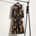 Elegantes langärmeliges Maxikleid aus Chiffon mit Blumenmuster und hoher Taille - S / Kleider / Marineblau Großes Blumig