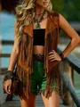Dettaglio ravvicinato di un gilet da donna in camoscio marrone con frange bohémien - Taglia S / Top / Cachi