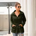 Stylische wasserfeste Outdoor-Jacke für Damen mit Kapuze und Kordelzug in Olivgrün - S / Oberteile / Armeegrün