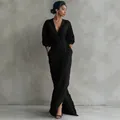 Elegante zwarte maxi-jurk met V-hals en lange mouwen voor een verfijnde vakantie - Zwart