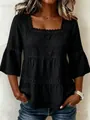Dettaglio della blusa nera in cotone e lino con bordo in pizzo e scollo quadrato. - Taglia S / Top / Nero