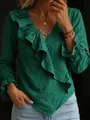 Dettaglio ravvicinato della camicetta in cotone e lino verde con volant e scollo a V profondo - Taglia S / Top / Verde Scuro