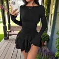 Mini abito nero a maniche lunghe con gonna a balze e vestibilità slim - XS / Vestiti / Nero