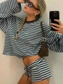 Detailansicht von braun und blau gestreiftem Langarm-T-Shirt und passenden Shorts Set. - XS / Oberteil Und Unterteil / Aqua