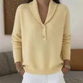 Elegante maglione in maglia giallo chiaro da donna con colletto polo e bottoni - Taglia S / Top / Giallo