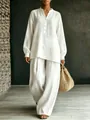 Detail van een wit oversized linnen tweedelig setje met lange mouwen en wijde pijpen broek - Wit