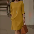 Robe midi élégante jaune moutarde à col rond avec poches latérales et manches pliées - Jaune