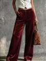 Vue détaillée du pantalon en velours bordeaux à taille haute et jambes larges - Bordeaux