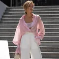 Elegante blusa rosa con mangas de linterna, solapa y ajuste holgado para mujer - S / Tops / Rosa Loto