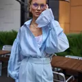 Elegante camisa oversize azul claro con mangas de linterna y cuello camisero - S / Tops / Azul cielo