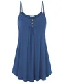Détail rapproché de cette robe d'été bleu foncé avec col en V et boutons en bois - Bleu
