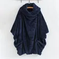 Dettaglio di un top in pile blu navy oversize con una texture molto morbida - Taglia S / Top (8039#) / Blu navy