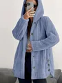 Dames oversized blauwe fleece jas met capuchon en stijlvolle houten knoopaccenten - S / Tops / Saffierblauw