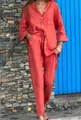 Vue détaillée de l'ensemble deux pièces en lin rouge avec chemise et pantalon chic - 3XL / Haut Et Bas / Rouge pastèque