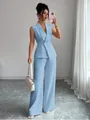 Elegante completo azzurro con blazer senza maniche e pantaloni larghi donna dettaglio - Celeste