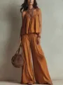 Elegantes französisches Zweiteiler-Set mit Camisole und hoch taillierter Hose in Ockerfarben - Karamellbraun